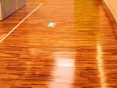 ˼���������Ϊ���ĵذ���ȷ����